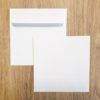 Enveloppes carrées auto-adhésives